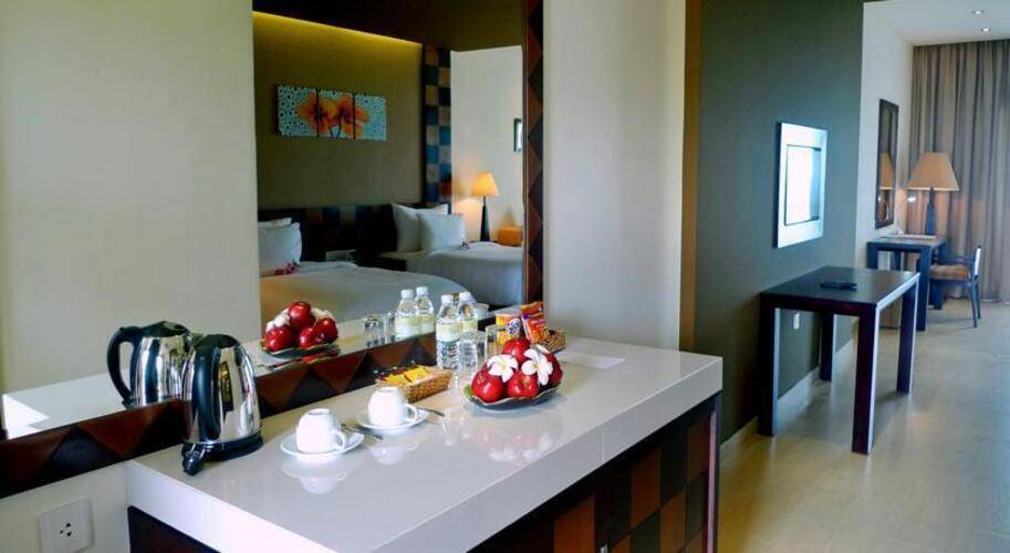 Olalani Resort & Condotel