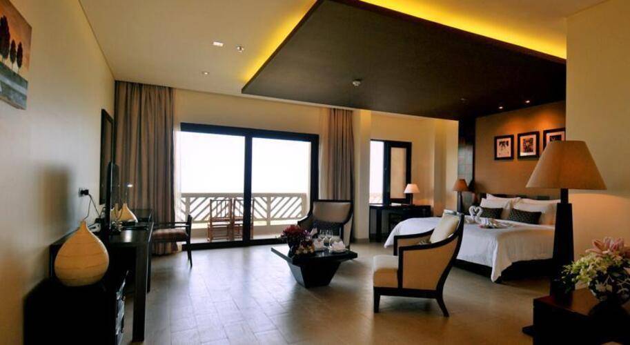 Olalani Resort & Condotel