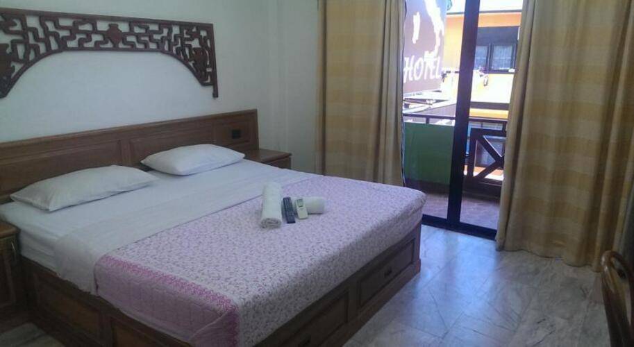 Max Hotel