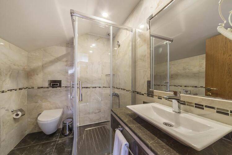 Lalinn Hotel