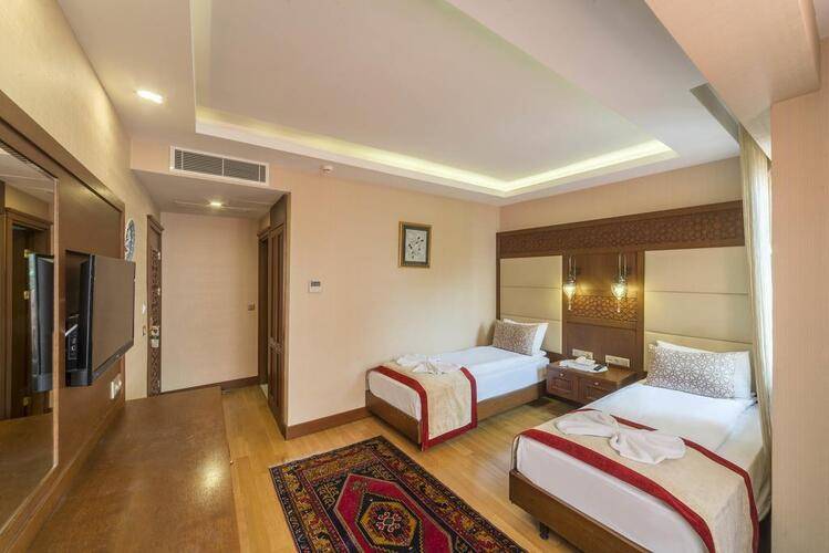 Lalinn Hotel