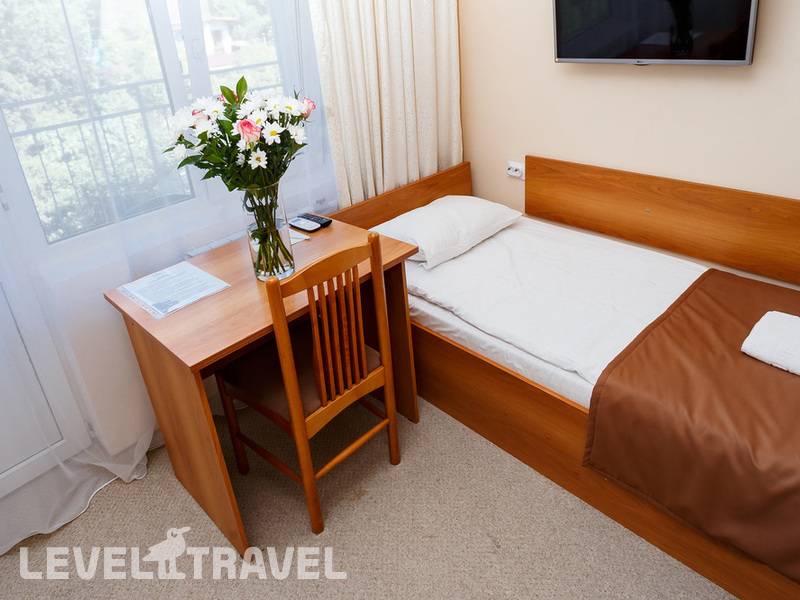 Фотография Garden Hills Hotel 3
