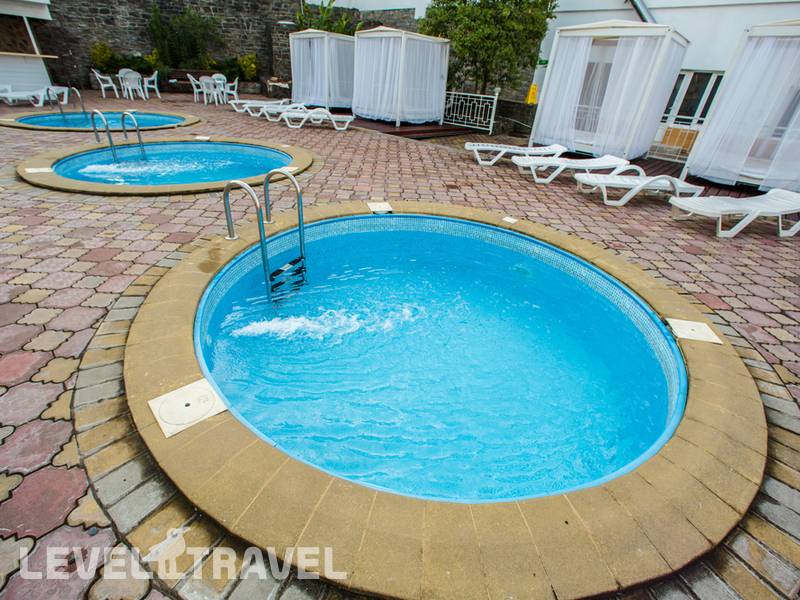 Фотография Garden Hills Hotel 3