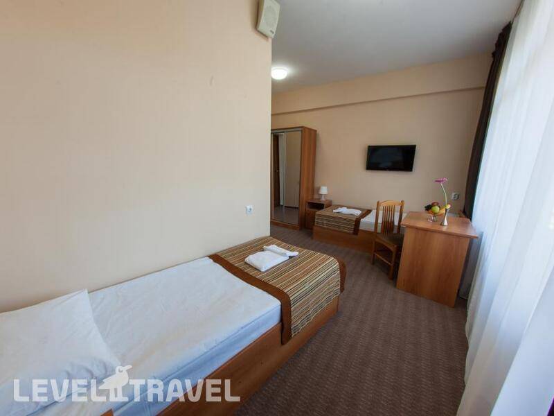 Фотография Garden Hills Hotel 3