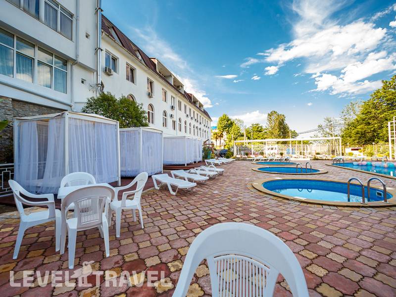 Фотография Garden Hills Hotel 3