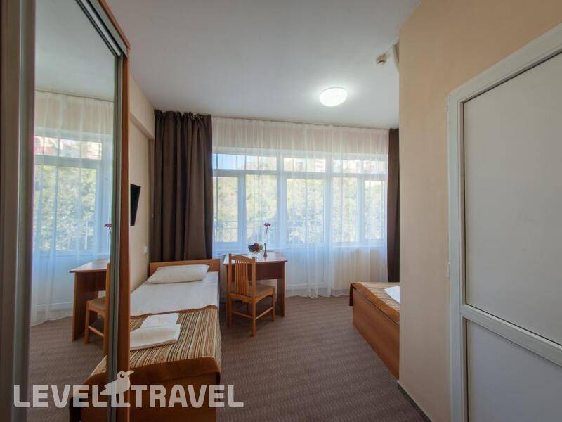 Фотография Garden Hills Hotel 3