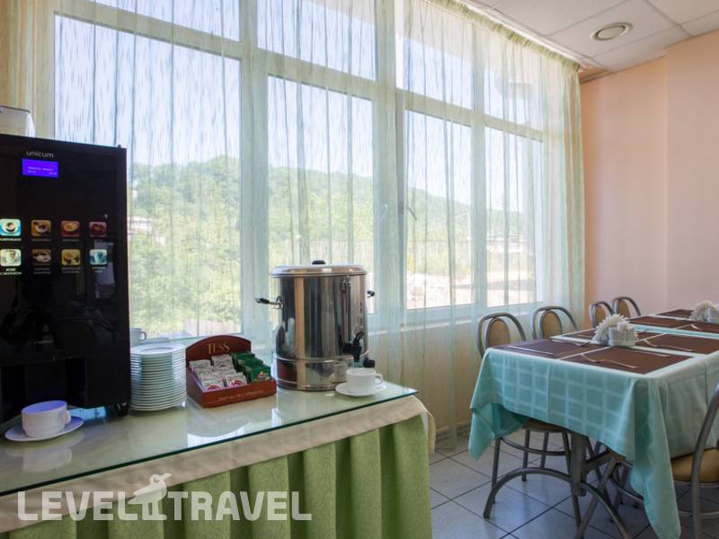 Фотография Garden Hills Hotel 3