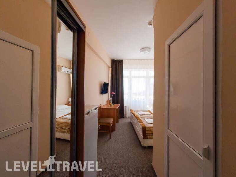 Фотография Garden Hills Hotel 3