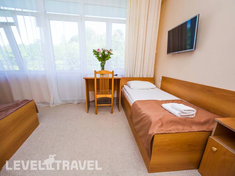 Фотография Garden Hills Hotel 3