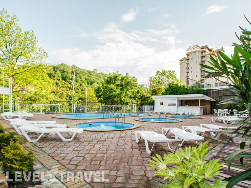 Фотография Garden Hills Hotel 3