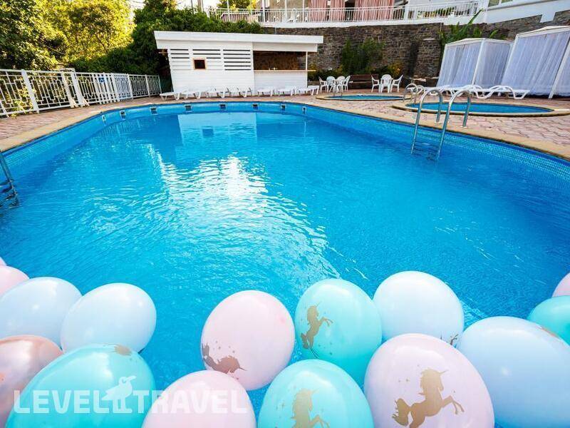Фотография Garden Hills Hotel 3