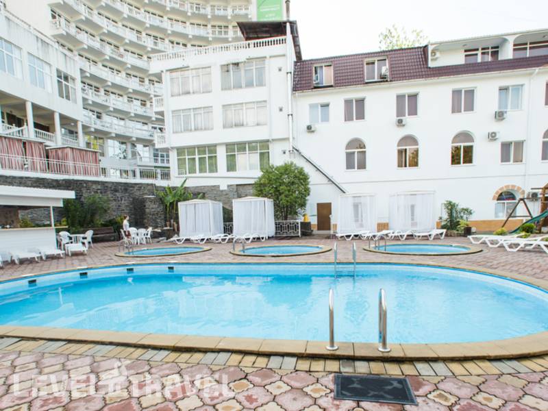 Фотография Garden Hills Hotel 3