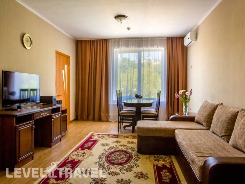 Фотография Garden Hills Hotel 3