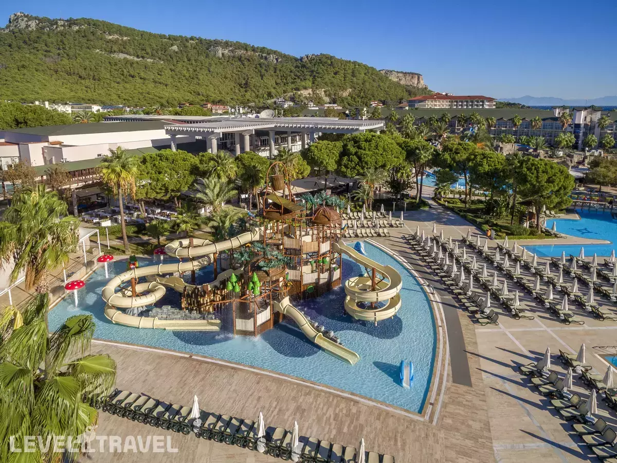 Dobedan World Palace (Eх. Alva Donna World Palace Hotel)