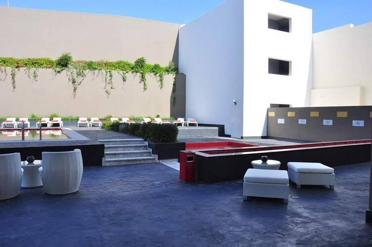 La Suite Hotel