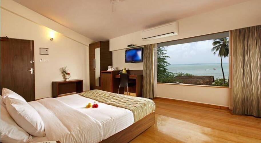 The Hawaii Comforts Hotel