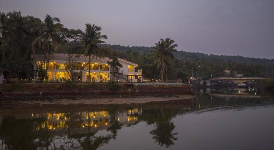 Acron Waterfront Resort