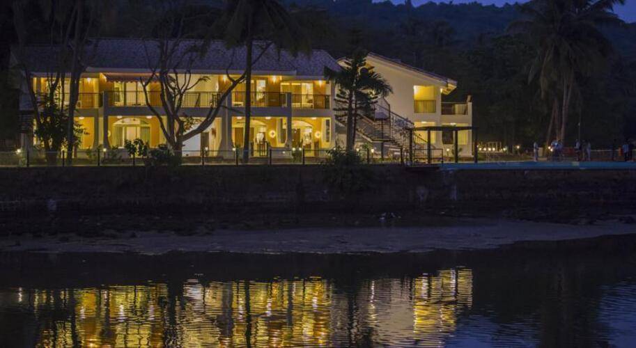 Acron Waterfront Resort