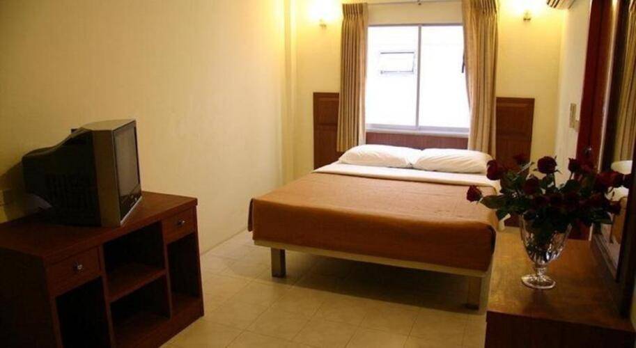 18 Coins Hotel