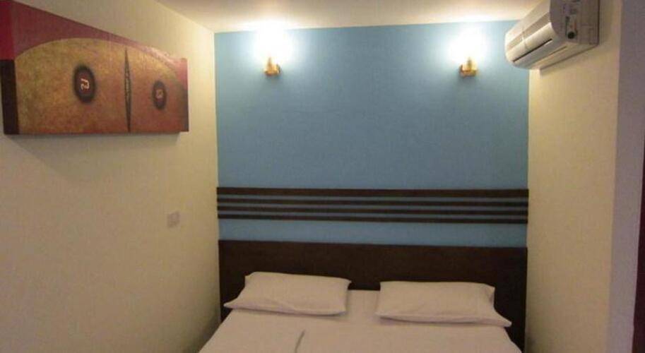 18 Coins Hotel