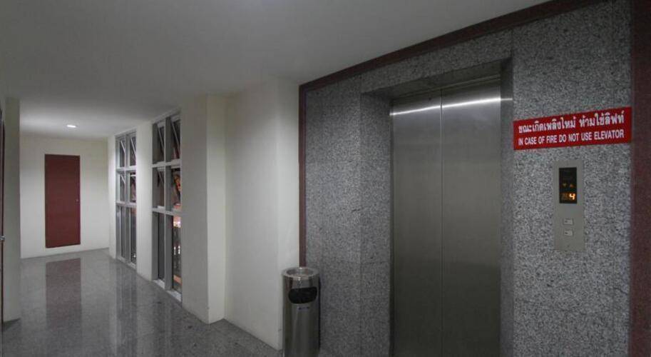 18 Coins Hotel