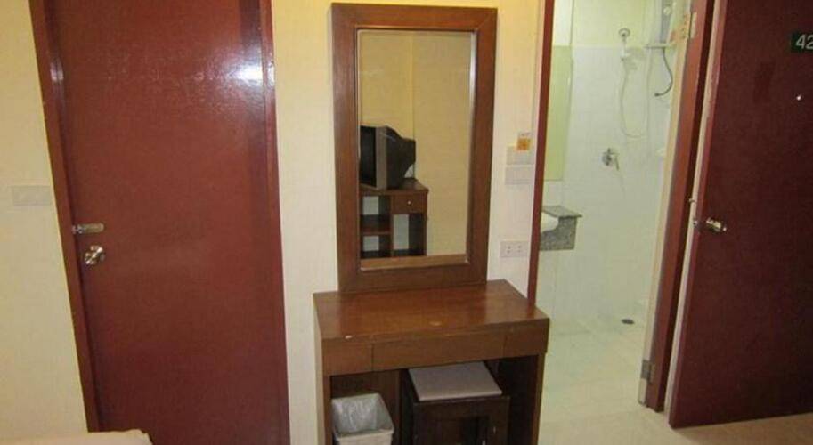 18 Coins Hotel