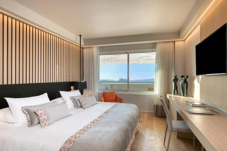 Divani Caravel Hotel