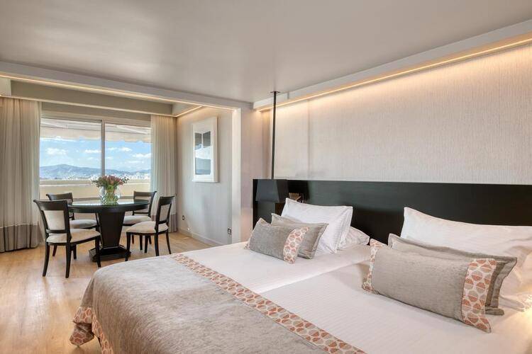 Divani Caravel Hotel