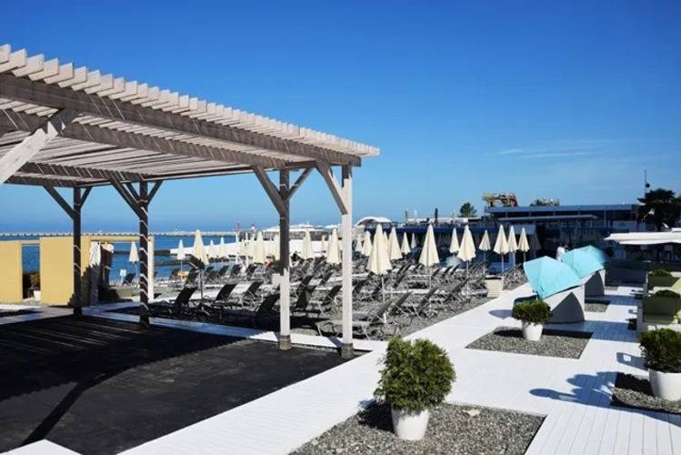 UPLAZA (Бывш. Бревис)