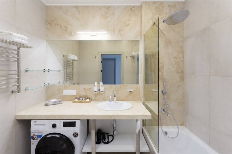 UPLAZA (Бывш. Бревис)