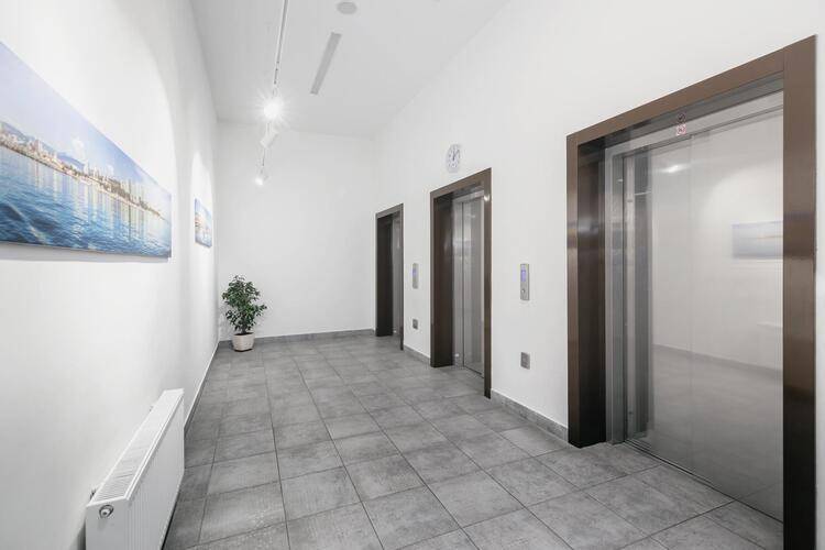 UPLAZA (Бывш. Бревис)