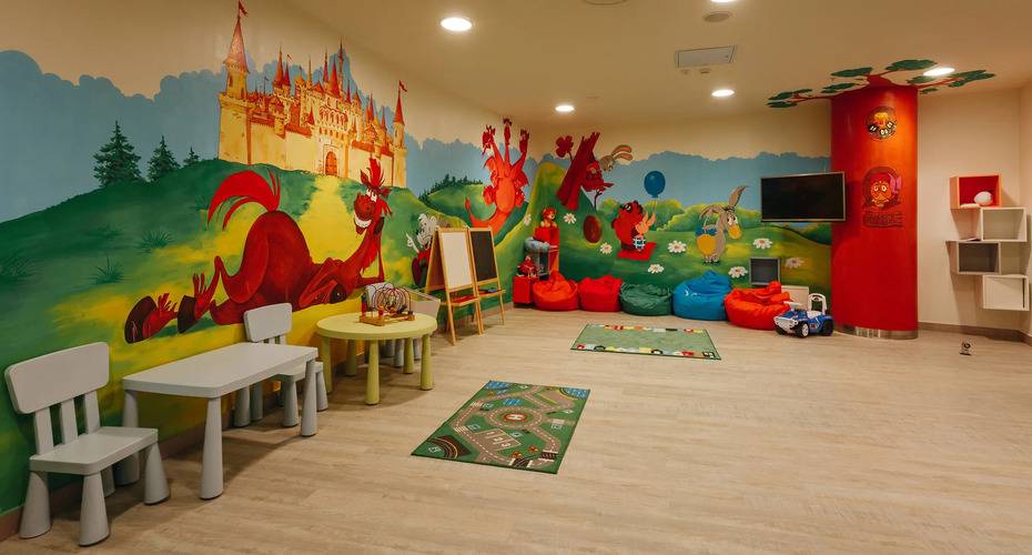 UPLAZA (Бывш. Бревис)