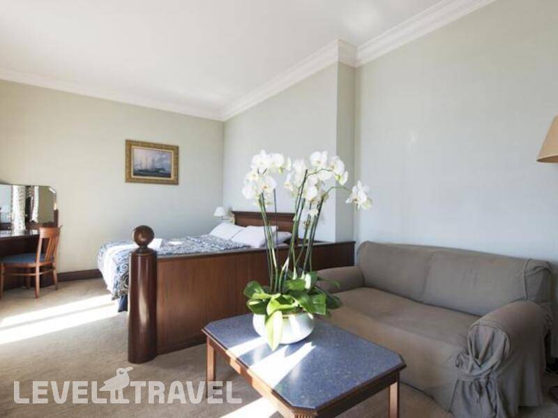 Фотография West End Hotel