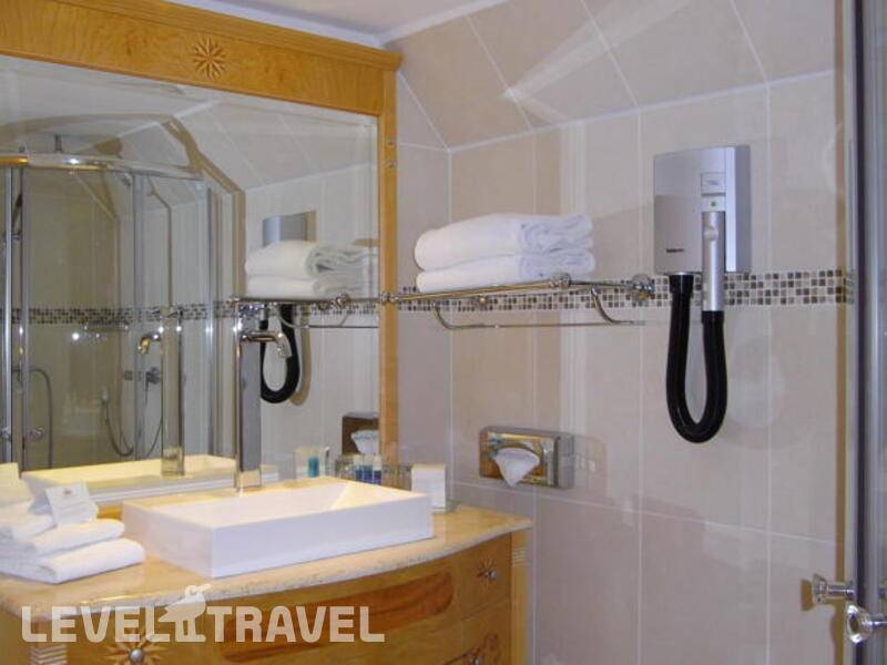 Фотография West End Hotel