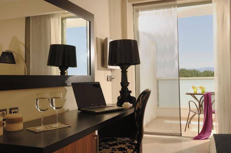 Angela Suites Boutique Hotel