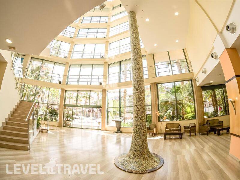 Фотография California Palace Hotel