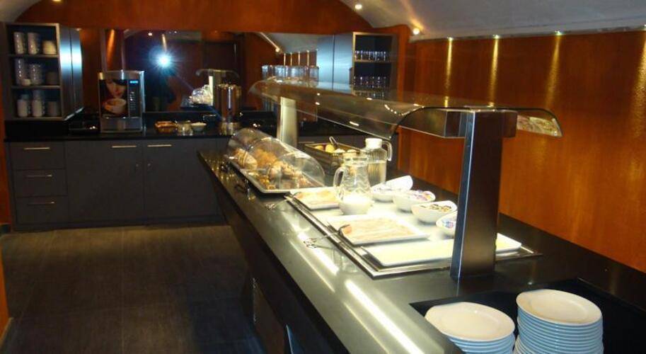 California Hotel — фото 25