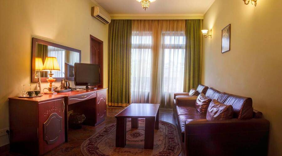 O. Galogre Hotel