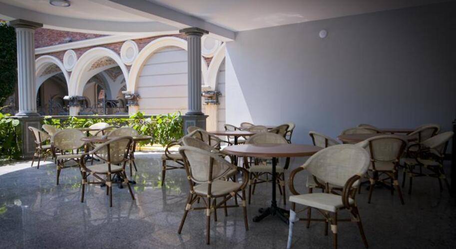 O. Galogre Hotel