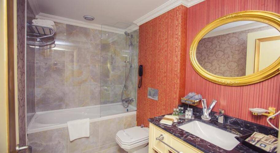 Intourist Palace Hotel
