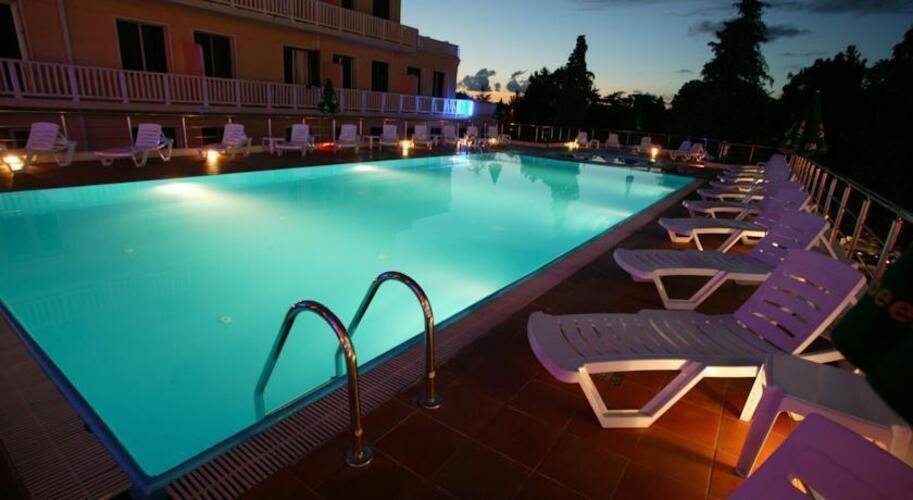 Intourist Palace Hotel