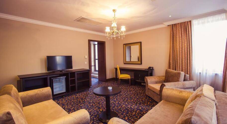 Intourist Palace Hotel