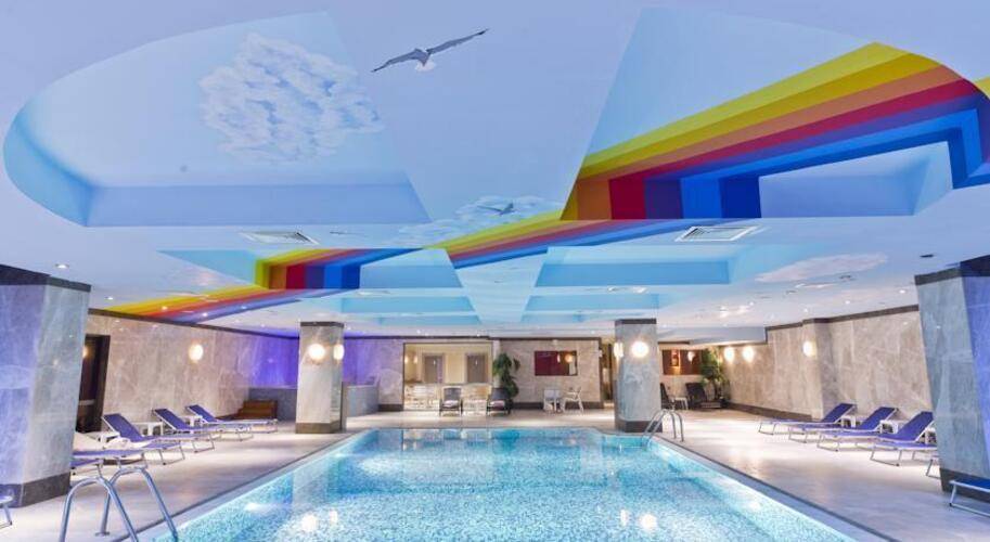 Intourist Palace Hotel