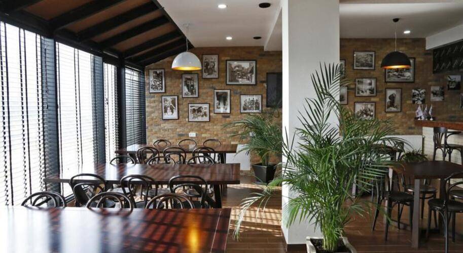 Club 2100 Hotel