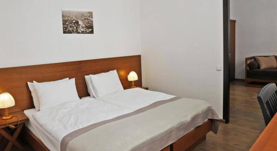 Club 2100 Hotel