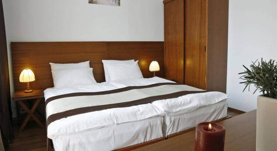 Club 2100 Hotel