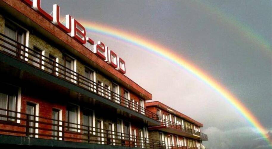 Club 2100 Hotel