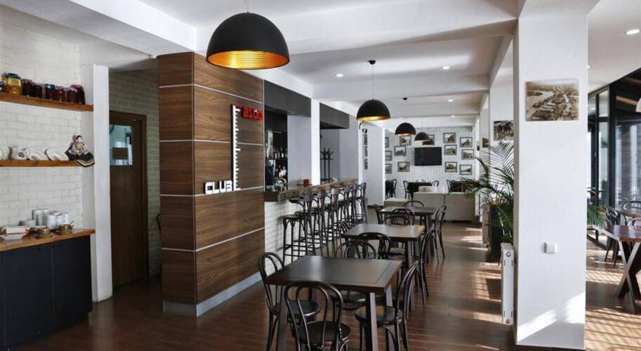 Club 2100 Hotel