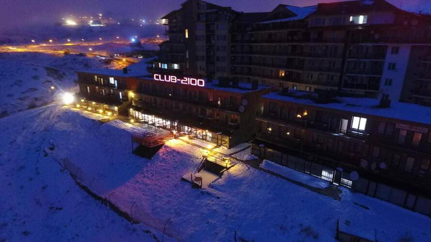 Club 2100 Hotel