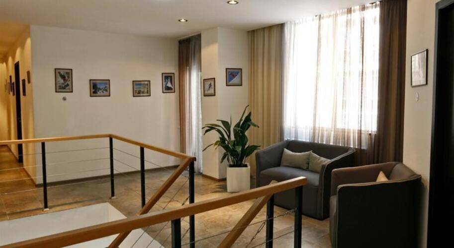 Club 2100 Hotel